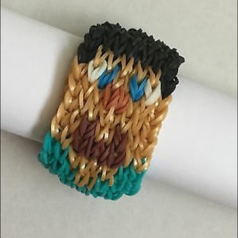 Rainbow loom figure